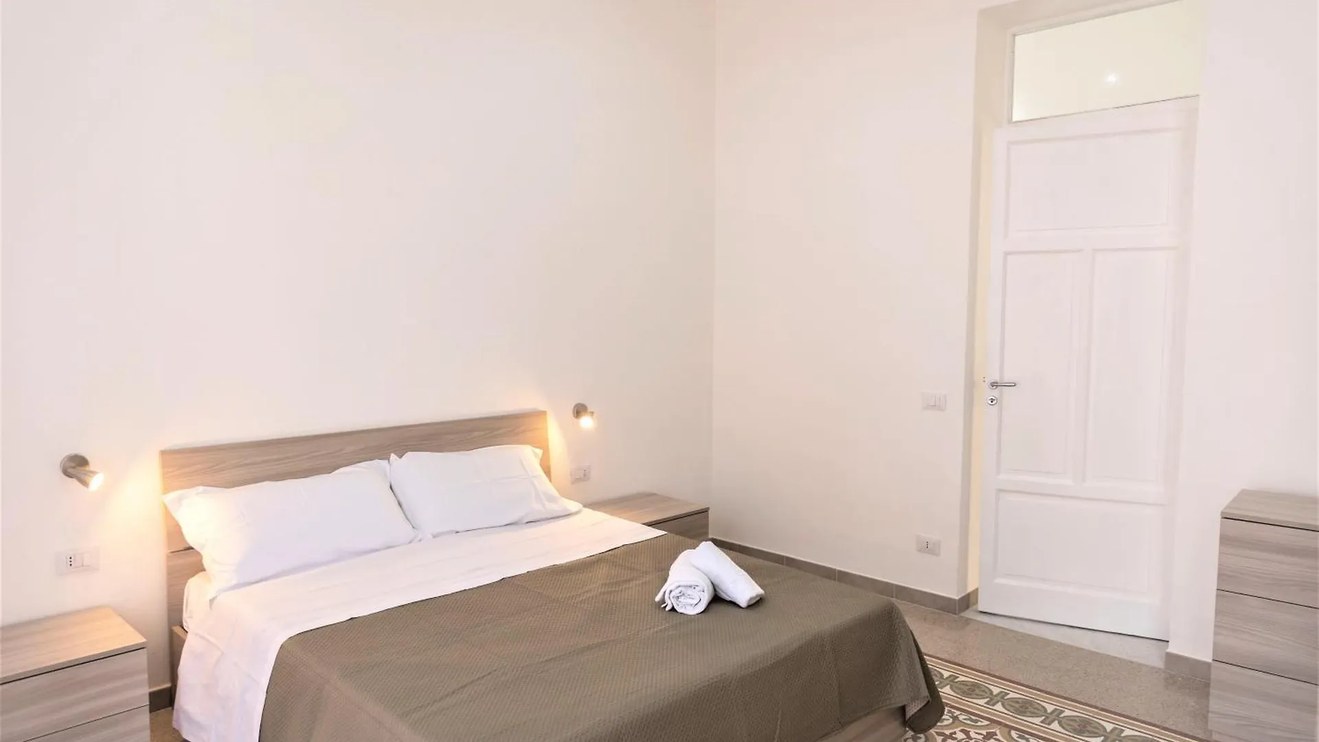 Casa Vacanze Deianira Santa Flavia Lägenhet